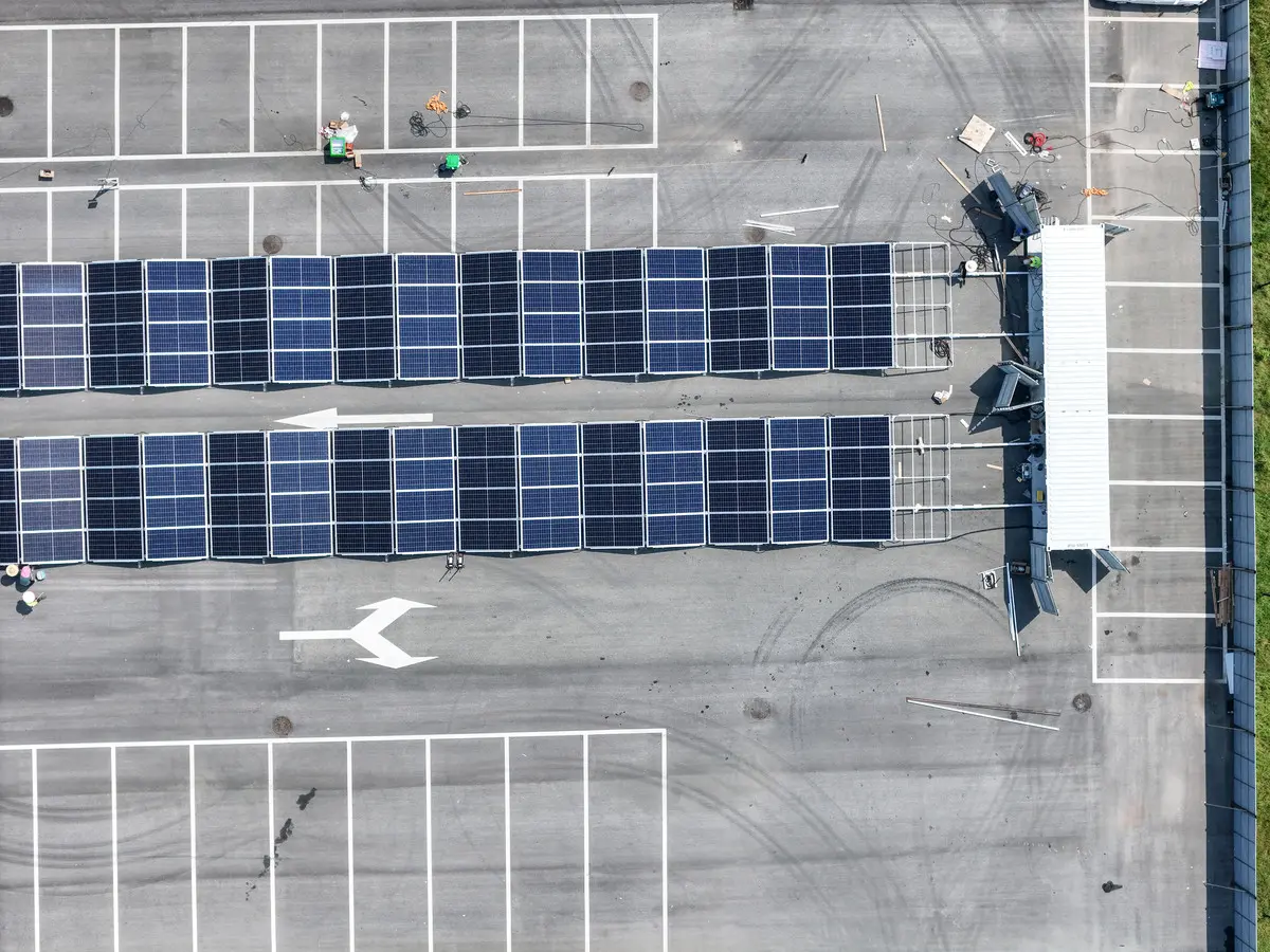 What Are the Advantages of Foldable Solar Panels Container?