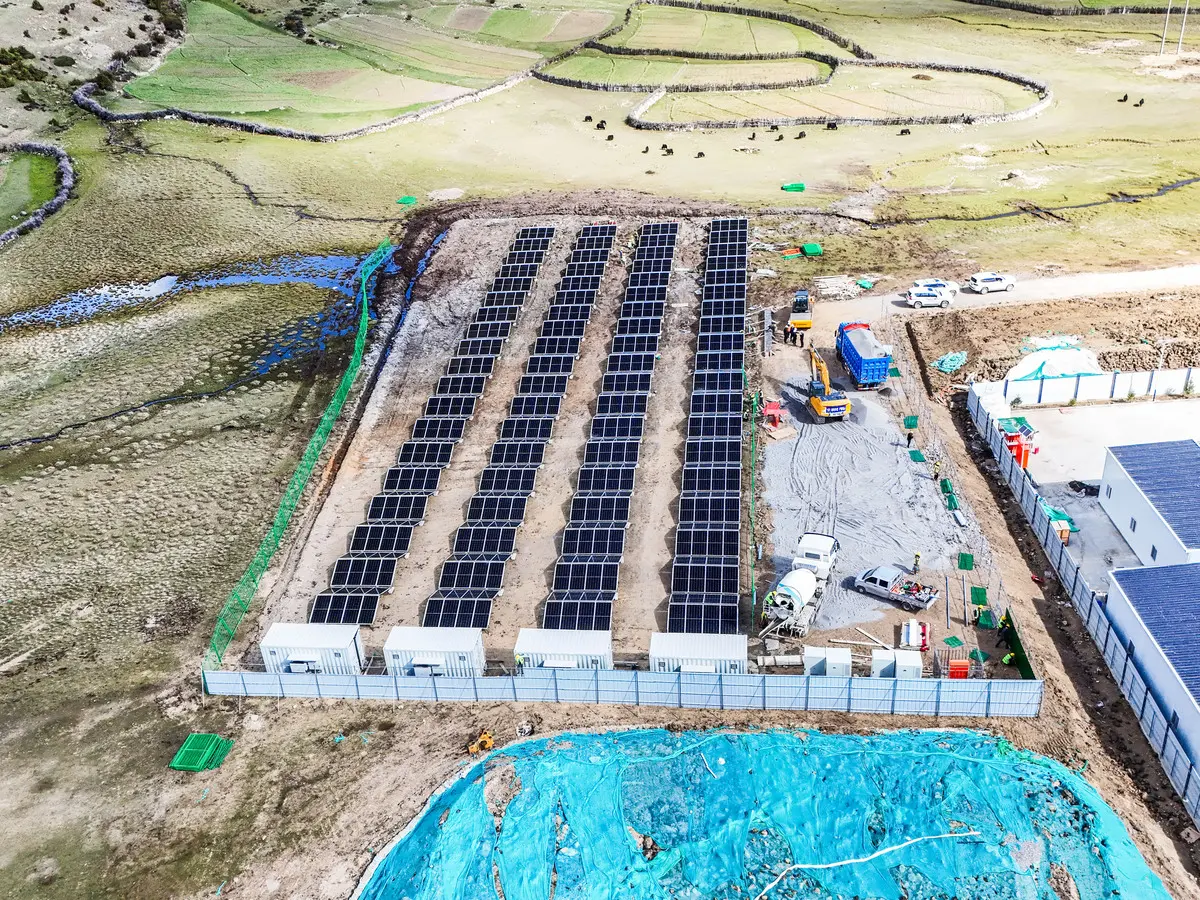 4 mobile solar power systems