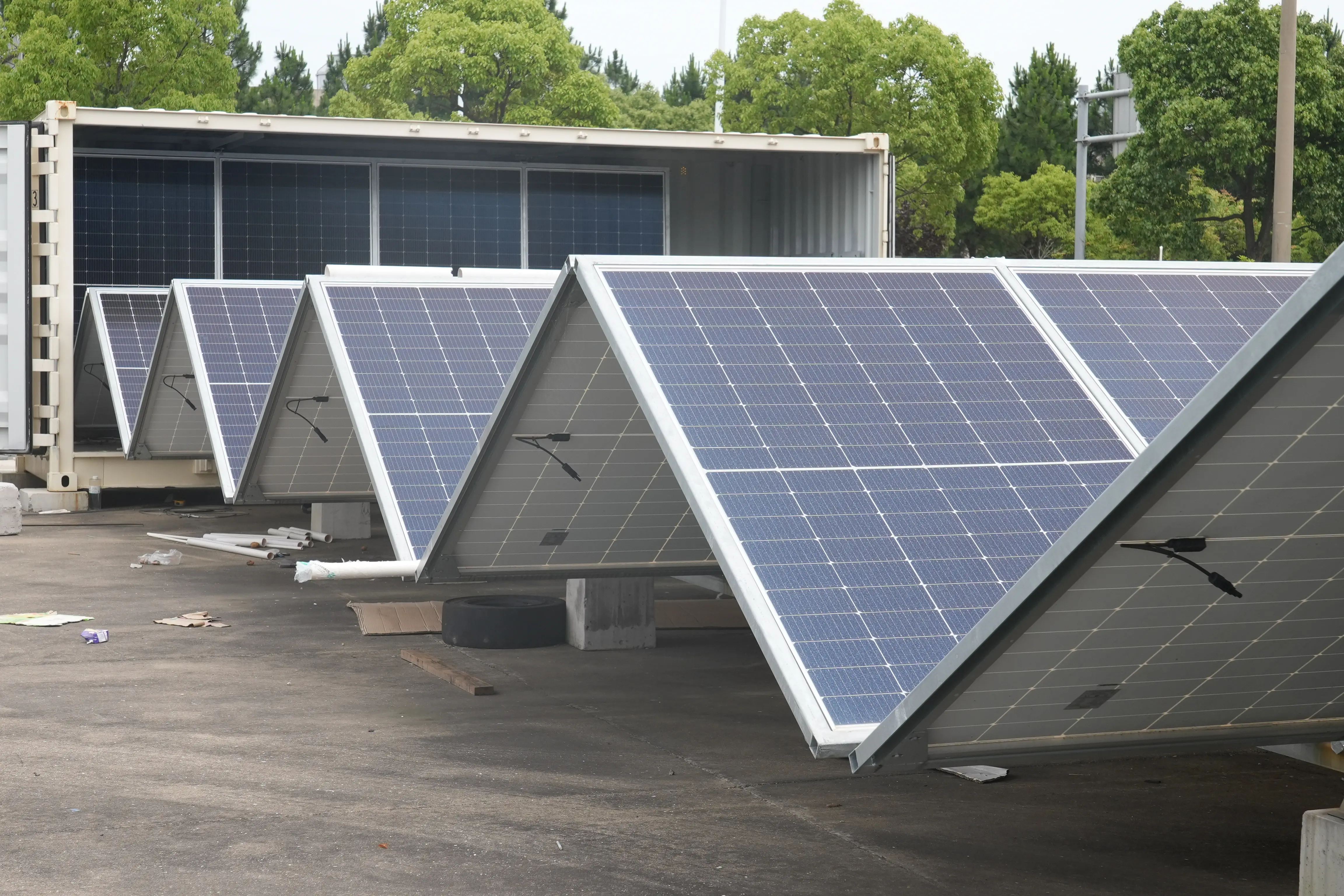 Folding-solar-container-unfolded